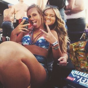 Meet your Posher, Elise